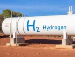 Wasserstofftank in trockener Landschaft