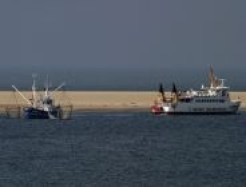 Schiffe vor Sandbank