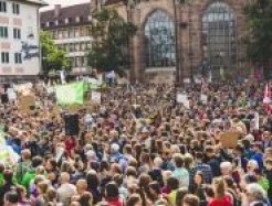 demonstrierende Menschen