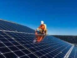 Dach mit Solar Panelen