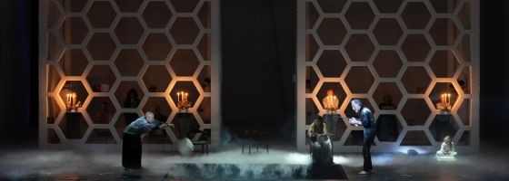 Bühnenbild Cassandra mit Darsteller:innen