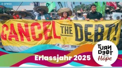 Protestierende mit Banner: "Cancel the Debt!"